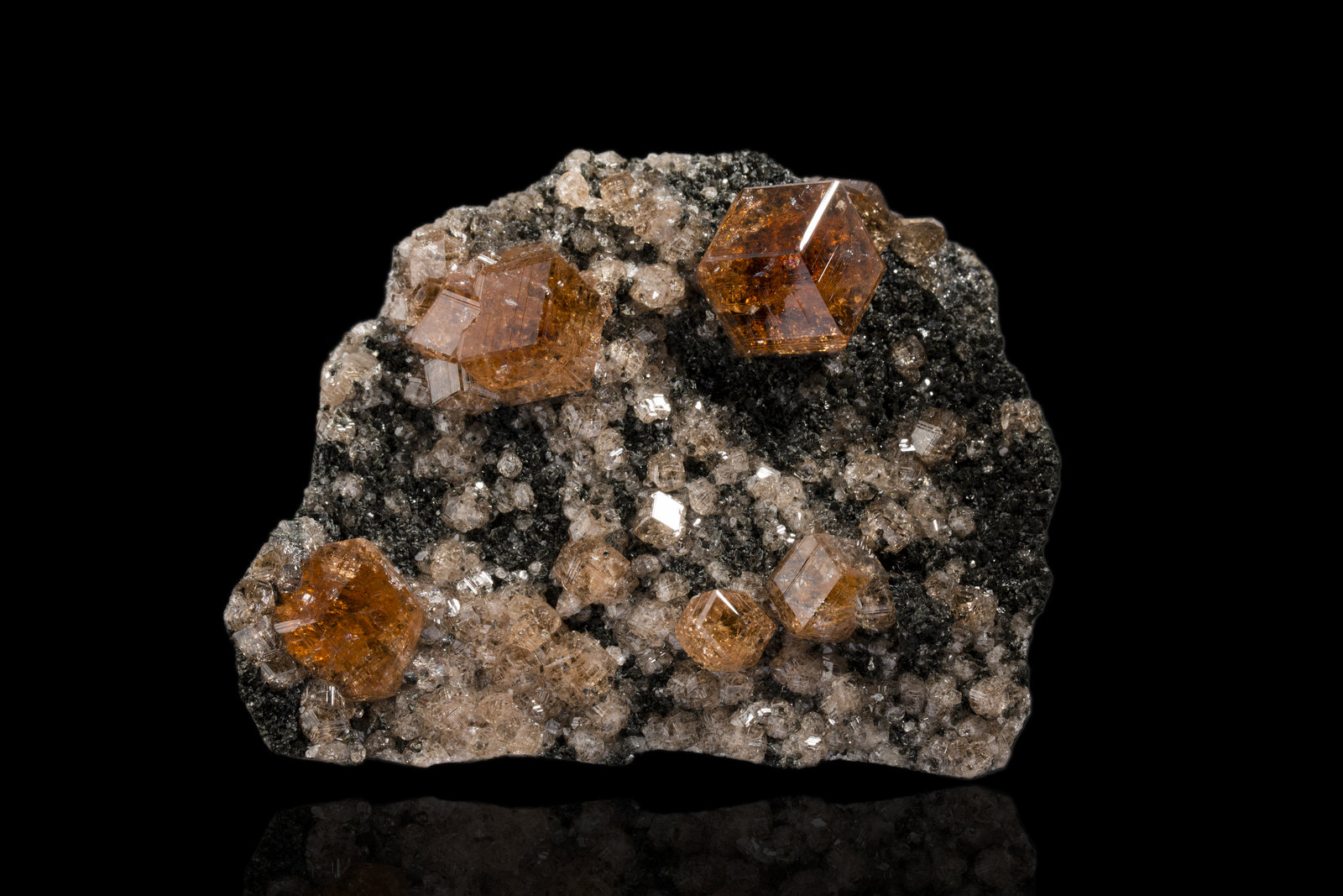 Grossular
10,5	x	9,0	x	6,5	cm
(Autor: MIM Museum)