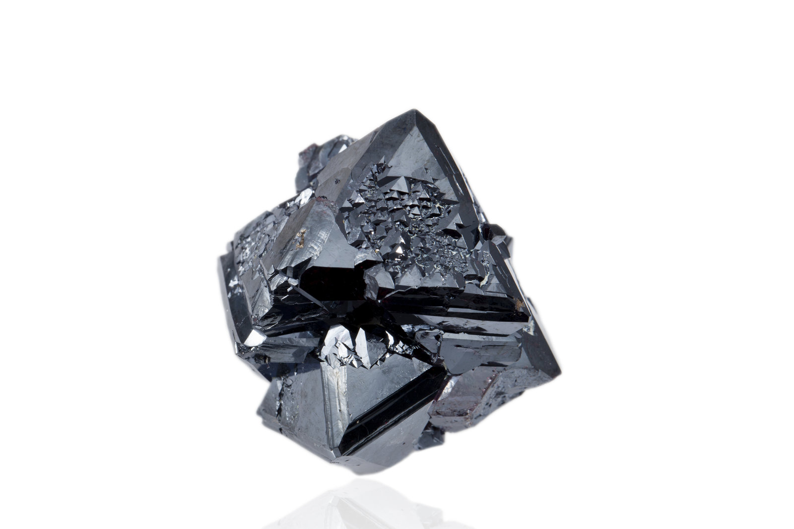 Cuprite
4,0	x	4,0	x	4,0	cm
(Autor: MIM Museum)