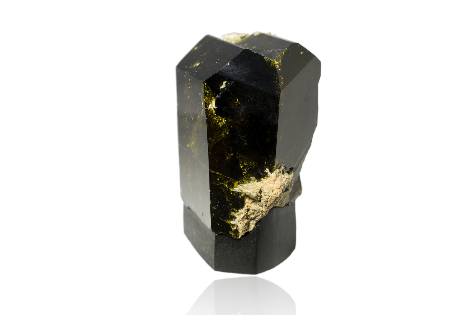 Epidote
5,0	x	4,0	x	6,0	cm
(Autor: MIM Museum)