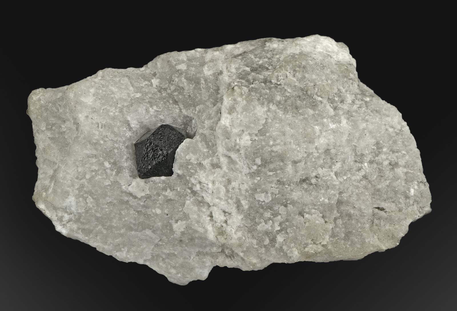 Quartz
75 x 53 x 38 (crystal size = 14 mm)
(Autor: Rob Schnerr)