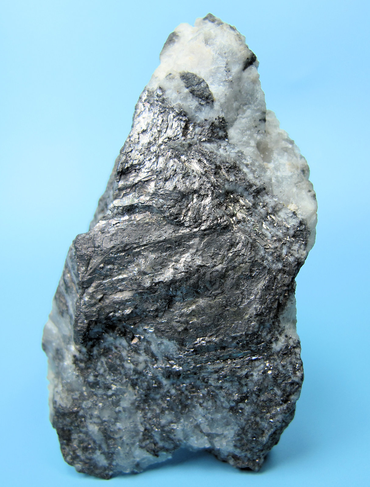 Bismuth, Quartz, Bismuthinite
59 mm x 34 mm
(Autor: Carles Millan)