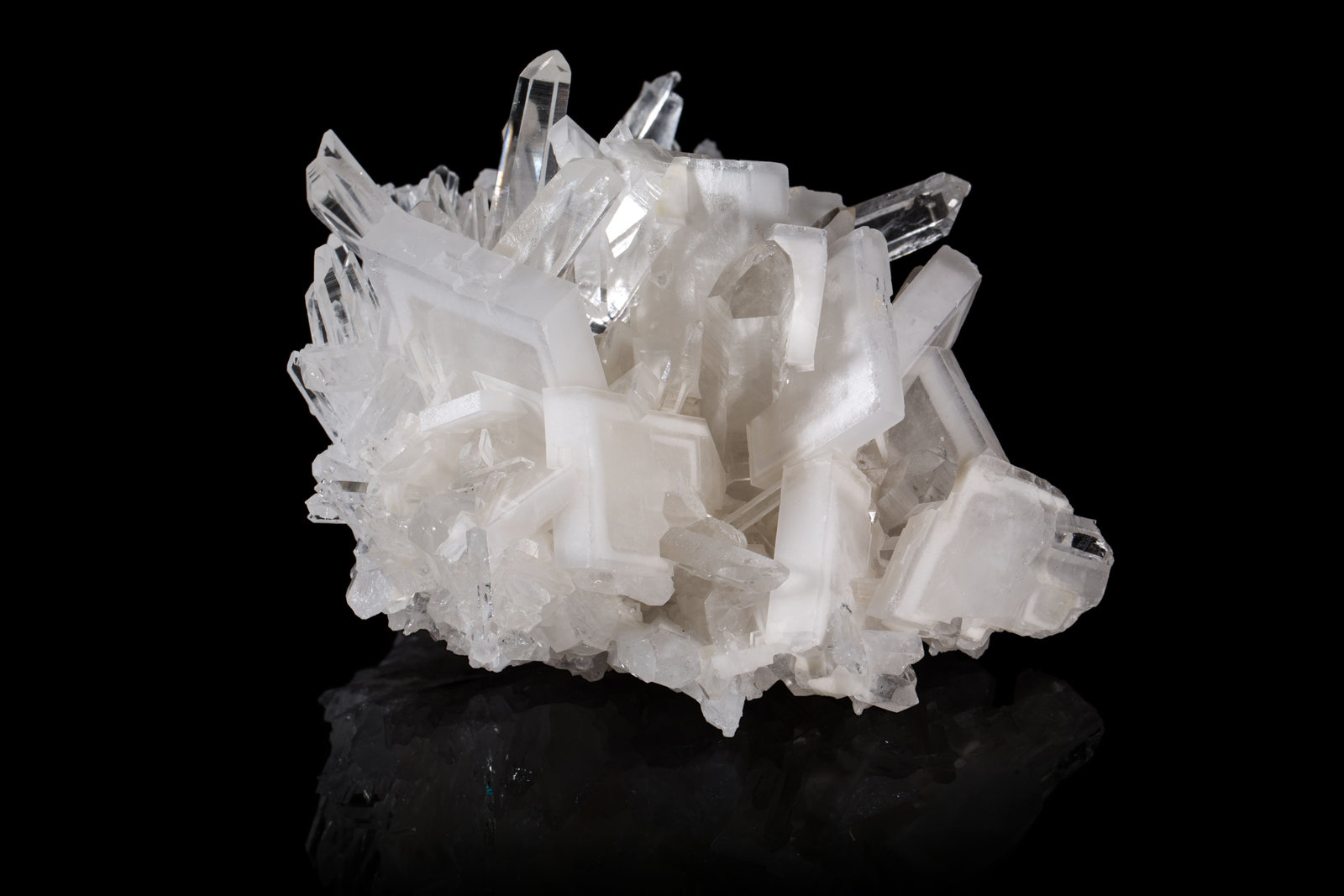 Baryte and Quartz
16,0	x	13,0	x	8,0	cm
(Autor: MIM Museum)