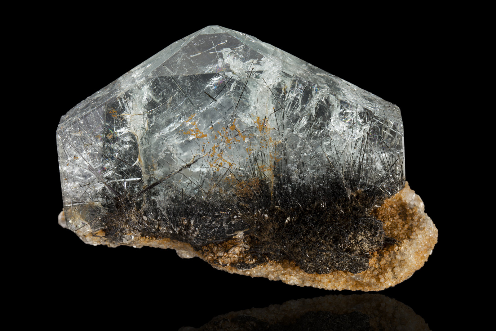 Beryl and Orthoclase
6,5	x	5,0	x	4,5	cm
(Autor: MIM Museum)