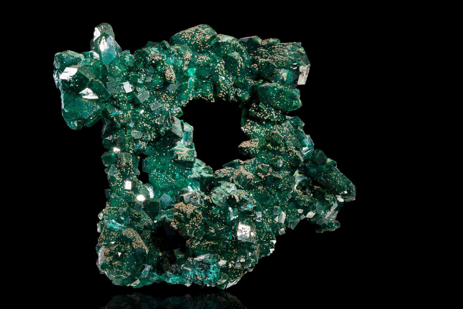 Dioptase with Fornacite
11,5	x	5,0	x	11,5	cm
(Autor: MIM Museum)