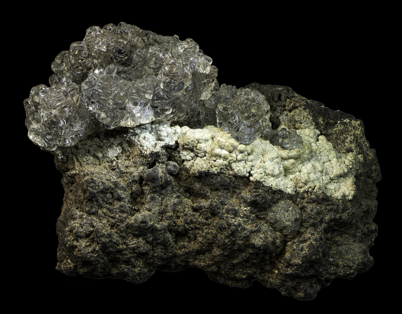 Opal-AN (variety hyalite) with Fluorapatite (variety staffelite)
75 x 48 x 55 mm
(Autor: Rob Schnerr)