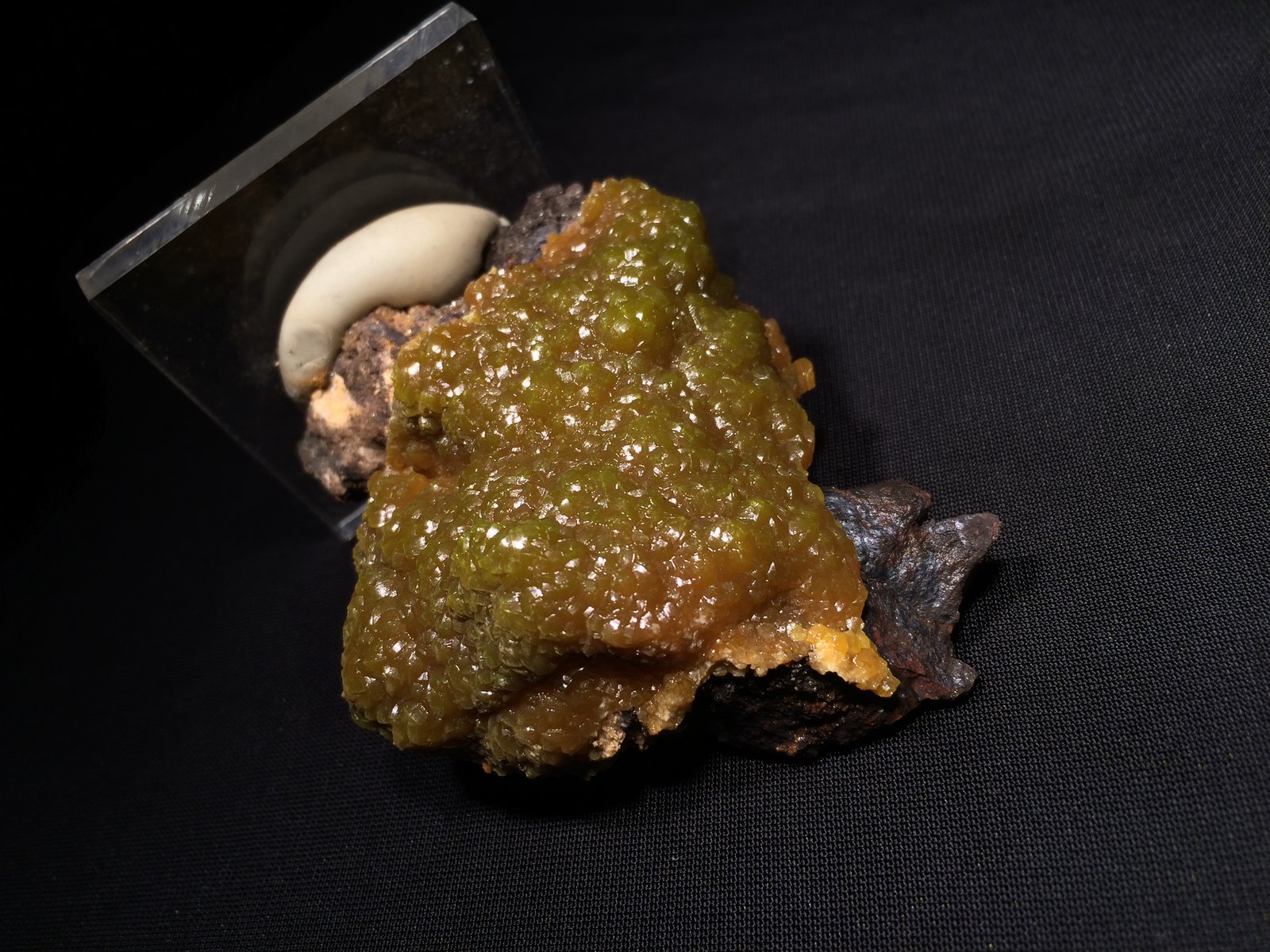 Pyromorphite
80 mm x 65 mm x 30 mm
(Autor: Robert Seitz)