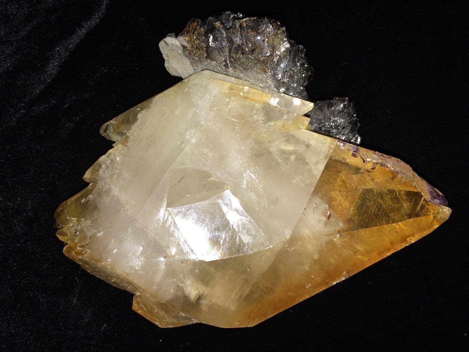 Calcite, Sphalerite
210 X 165 X 90 mm
(Autor: Robert Seitz)