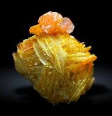 Wulfenite on Barite
4x4 cm.
(Autor: Enrique Llorens)