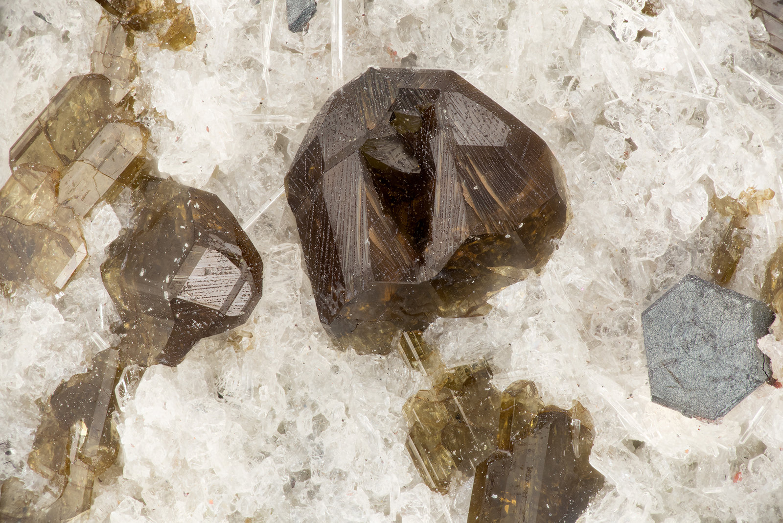 Enstatite, Ilmenite
(Autor: Doug)