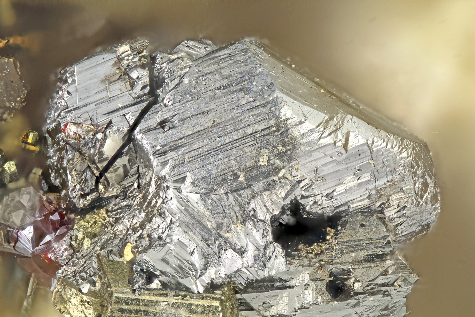 Miargyrite
FOV = 1.3 mm
(Autor: Doug)