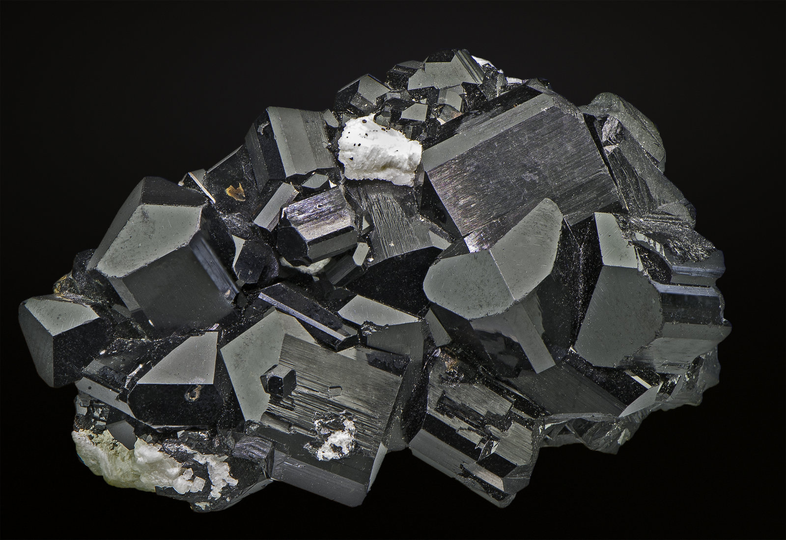 Schorl
53 x 34 x 25 mm
(Autor: Rob Schnerr)