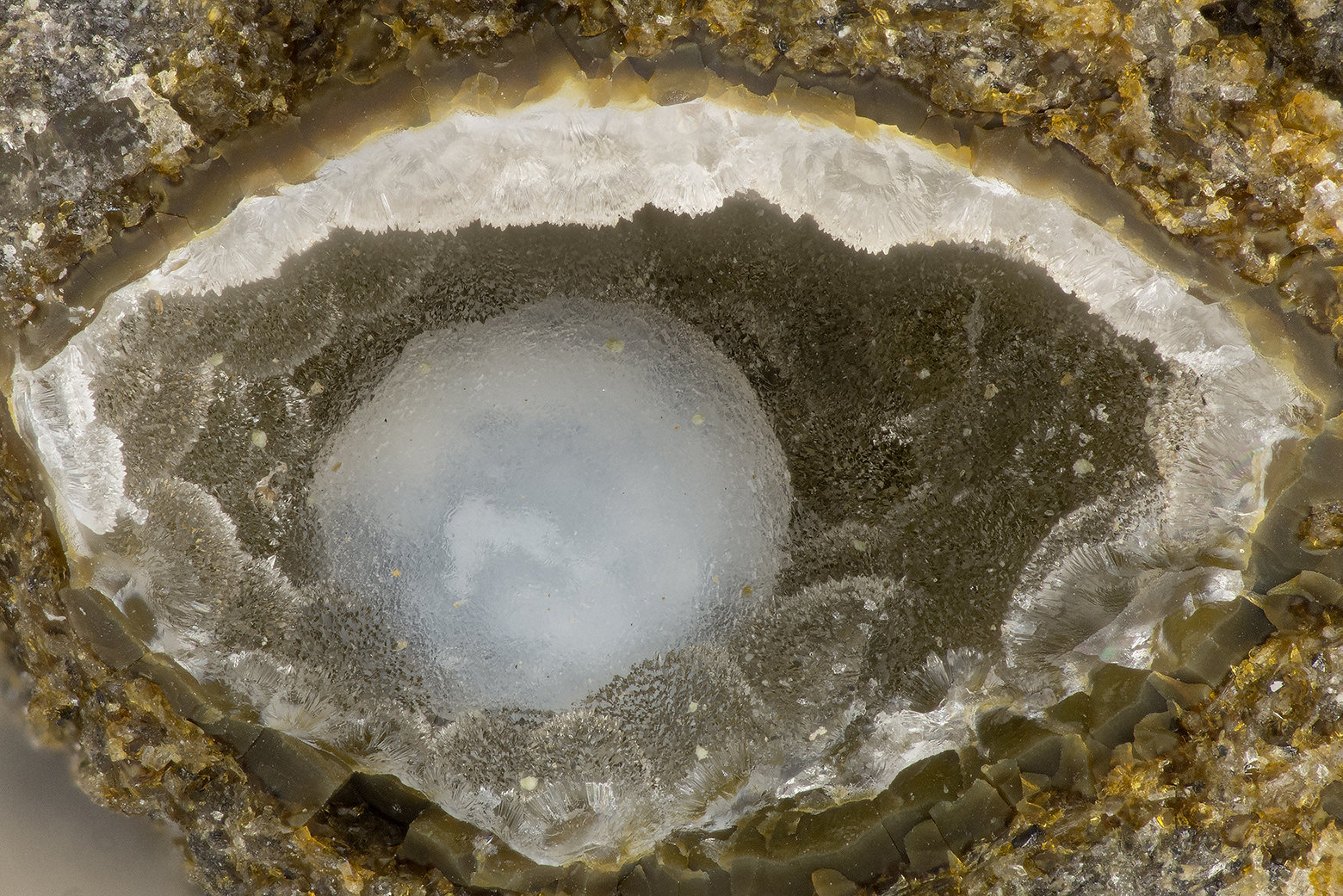 Boggsite, Tschernichite
FOV = 3.2 mm
(Autor: Doug)