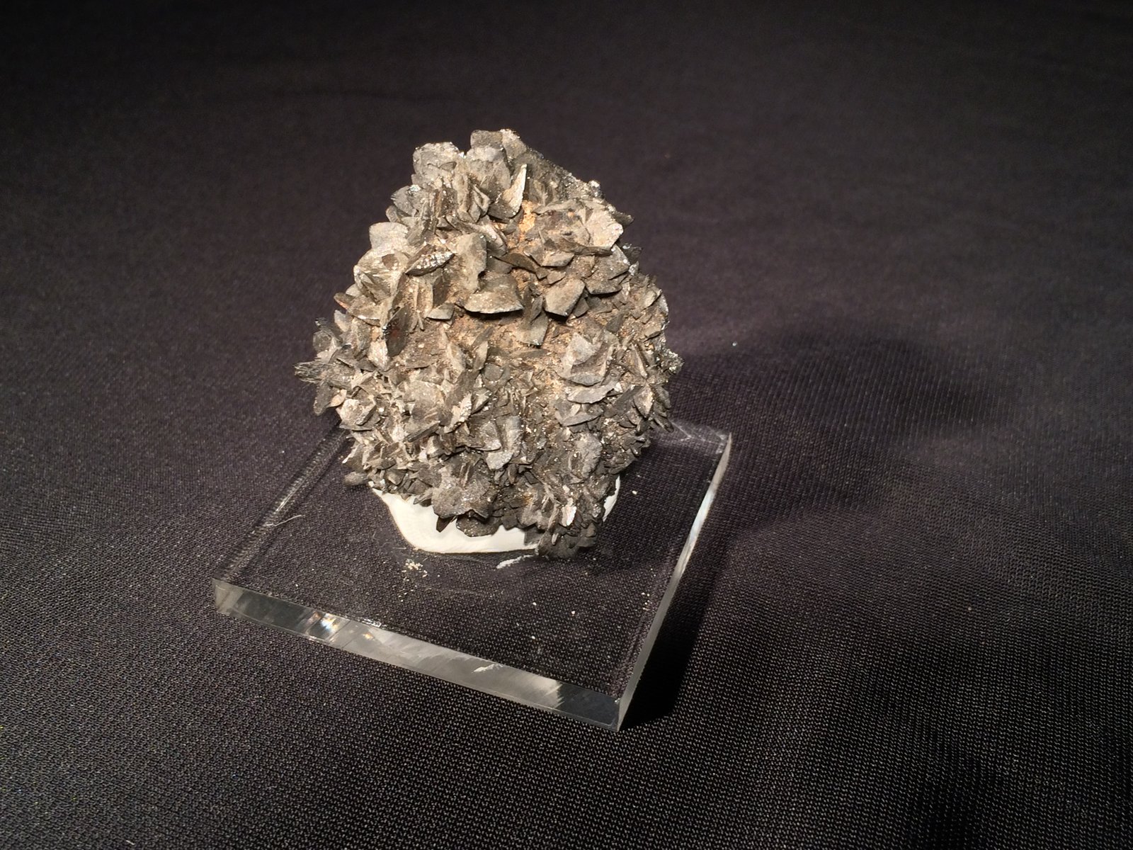 Descloizite
47 mm  x 47 mm x 30 mm
(Autor: Robert Seitz)