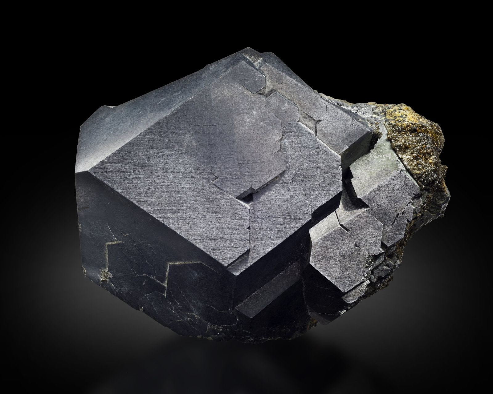 Magnetite
14,0	x	11,0	x	8,0	cm
(Autor: MIM Museum)