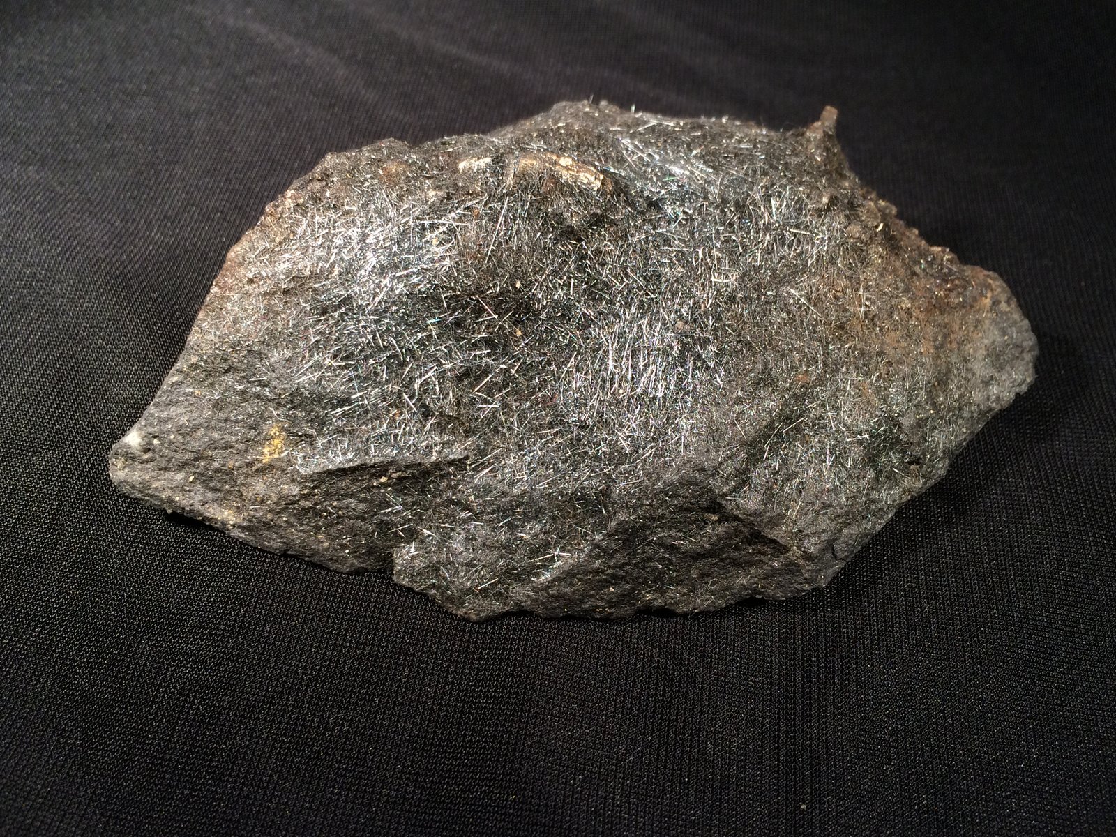 Boulangerite, Pyrite
115 mm x 80 mm x 30 mm
(Autor: Robert Seitz)