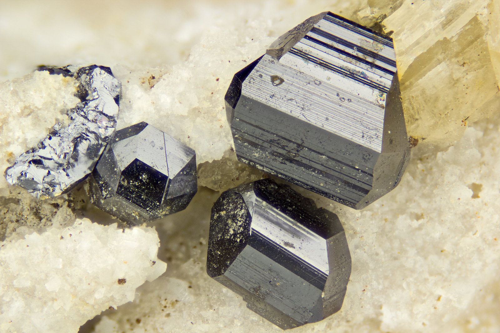 Rutile
FOV = 2mm
(Autor: Doug)
