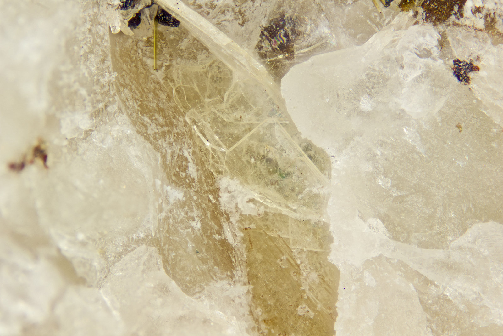 Vuonnemite
FOV = 2mm
(Autor: Doug)
