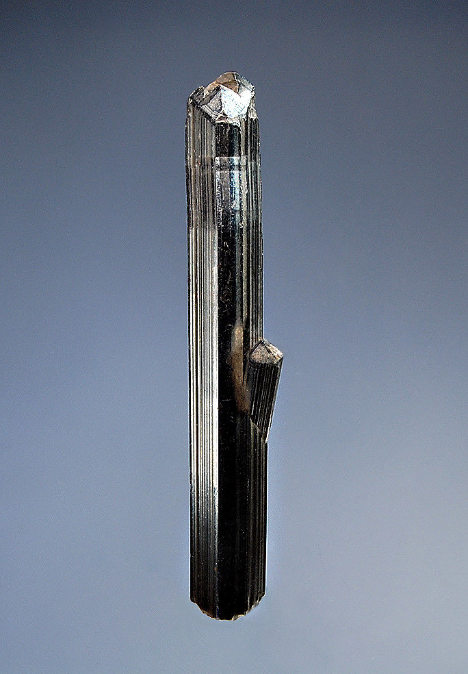 Stibnite
1.5 x 7.3 cm
(Autor: Michael Shaw)