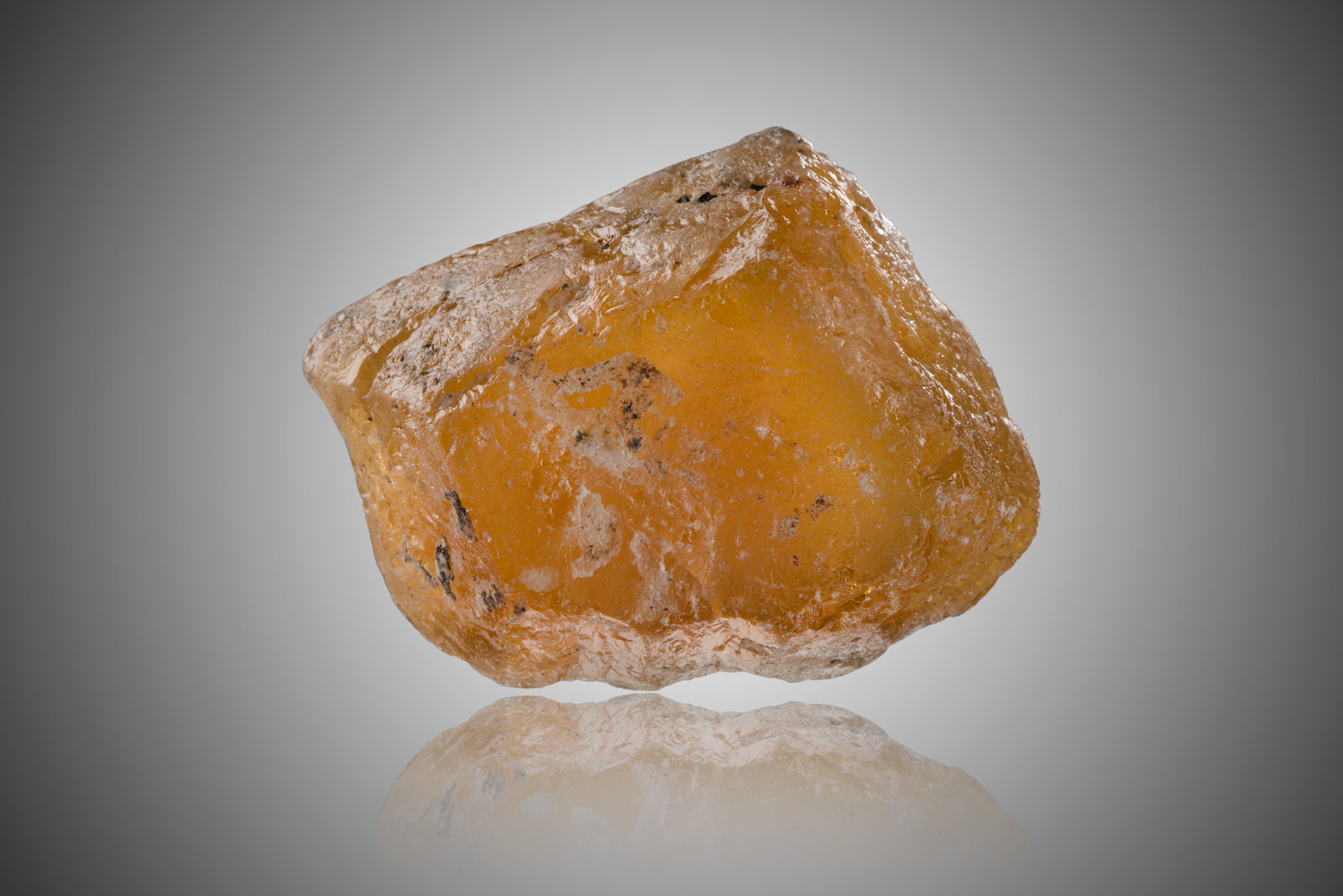 Stibiotantalite
2,5	x	3,5	x	3,0	cm
(Autor: MIM Museum)