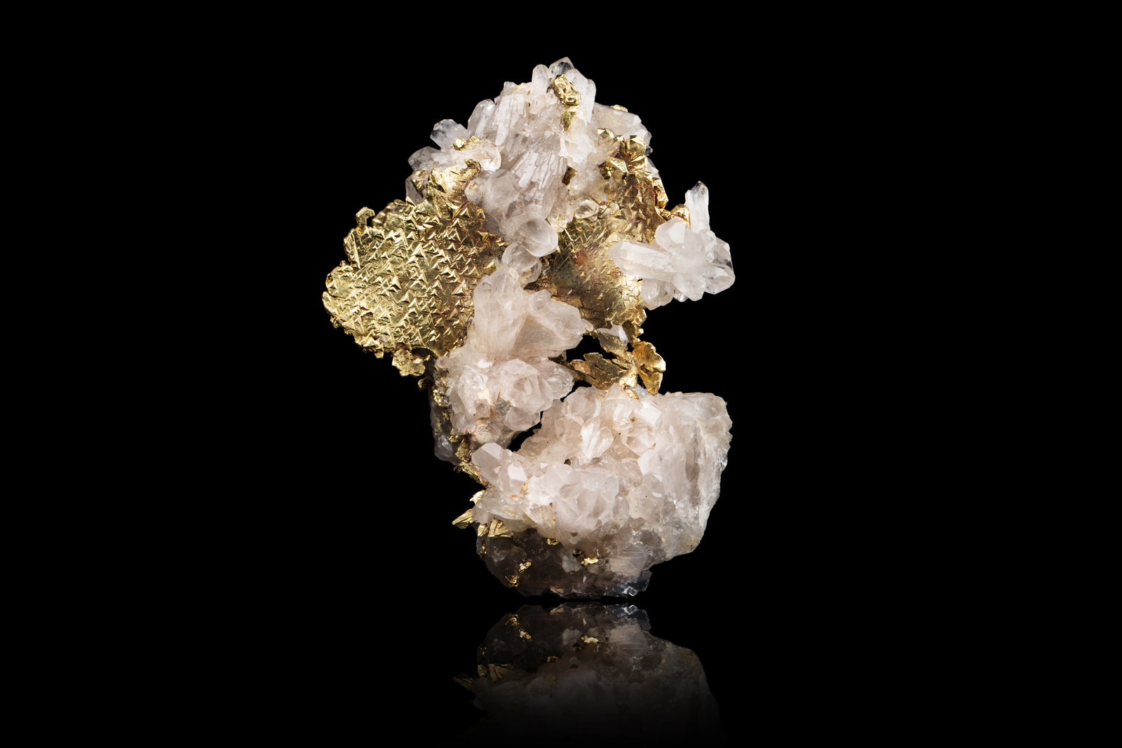 Gold on Quartz
4,5	x	2,5	x	5,5	cm
(Autor: MIM Museum)