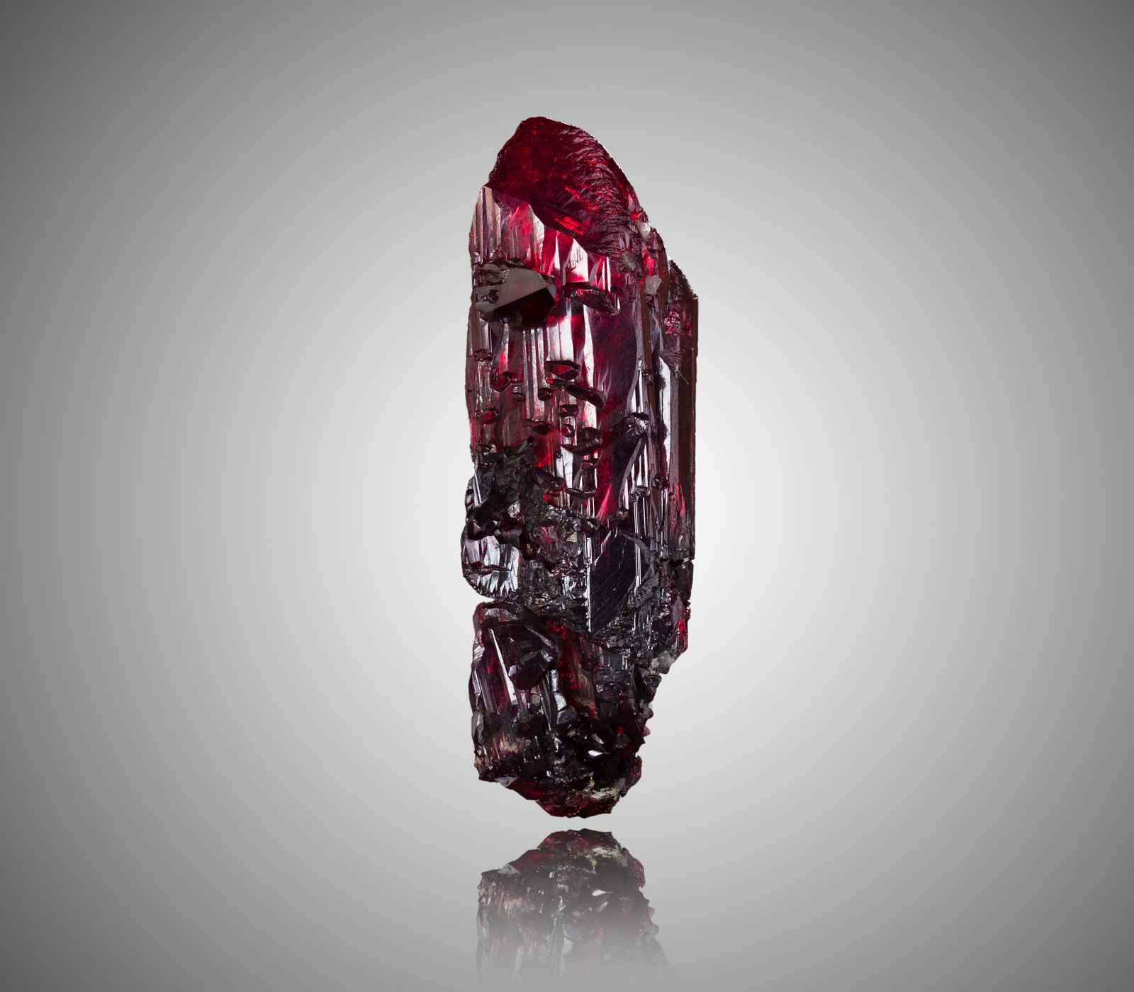 Proustite
3,0	x	2,0	x	7,5	cm
(Autor: MIM Museum)