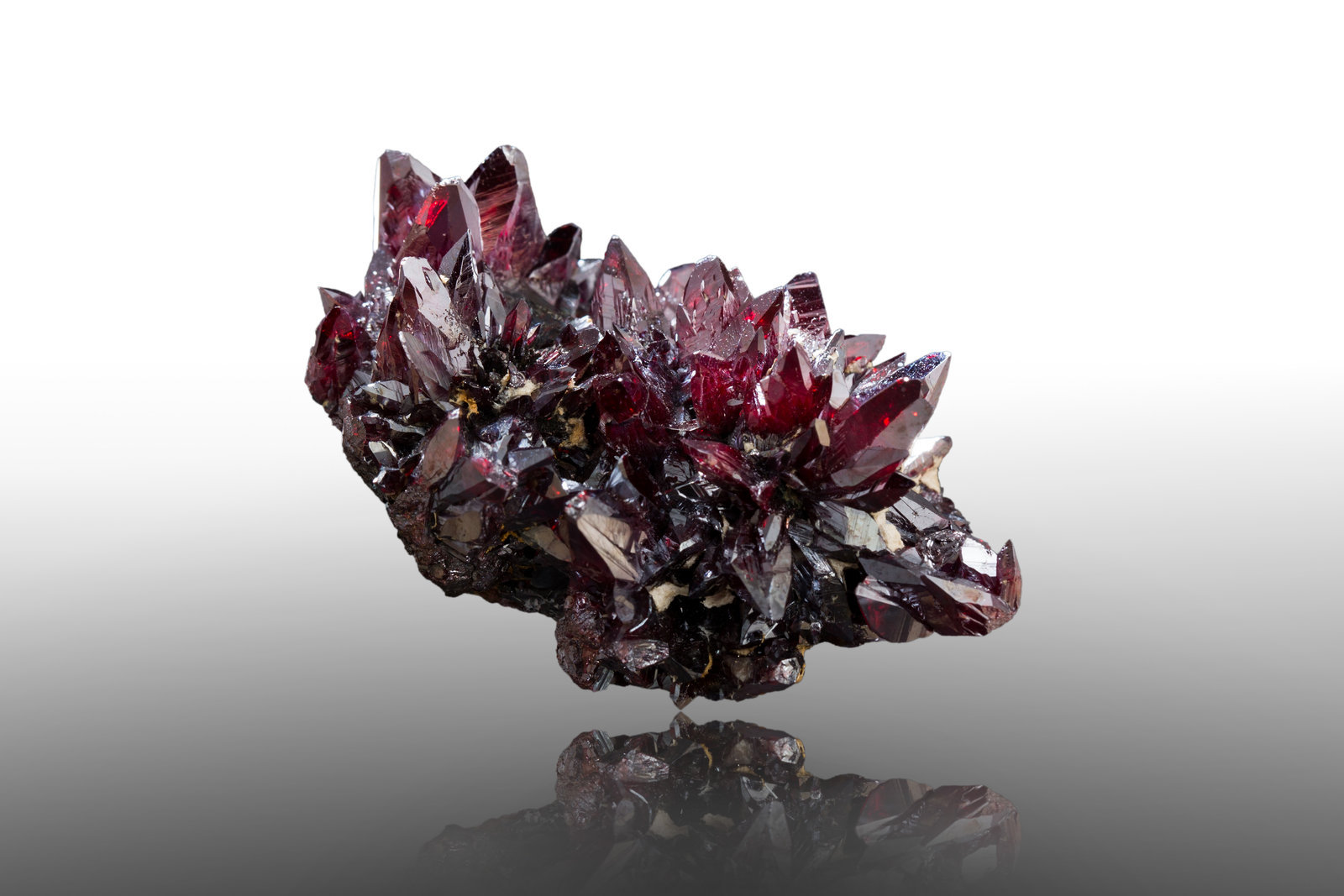 Proustite
4,0	x	5,5	x	2,5	cm
(Autor: MIM Museum)