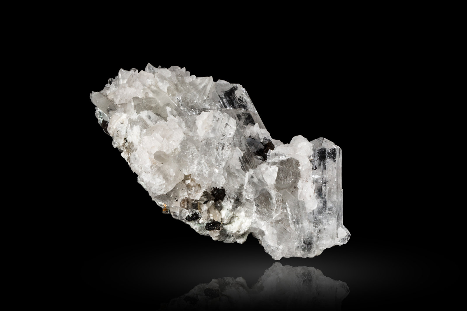 Sellaite with Calcite
4,0	x	6,0	x	3,0	cm
(Autor: MIM Museum)