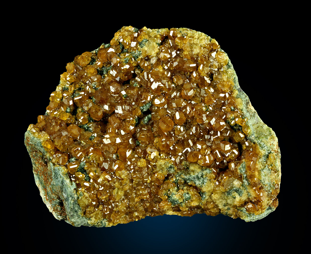 Andradite variety topazolite
5.6 x 7.2 cm
(Autor: Michael Shaw)