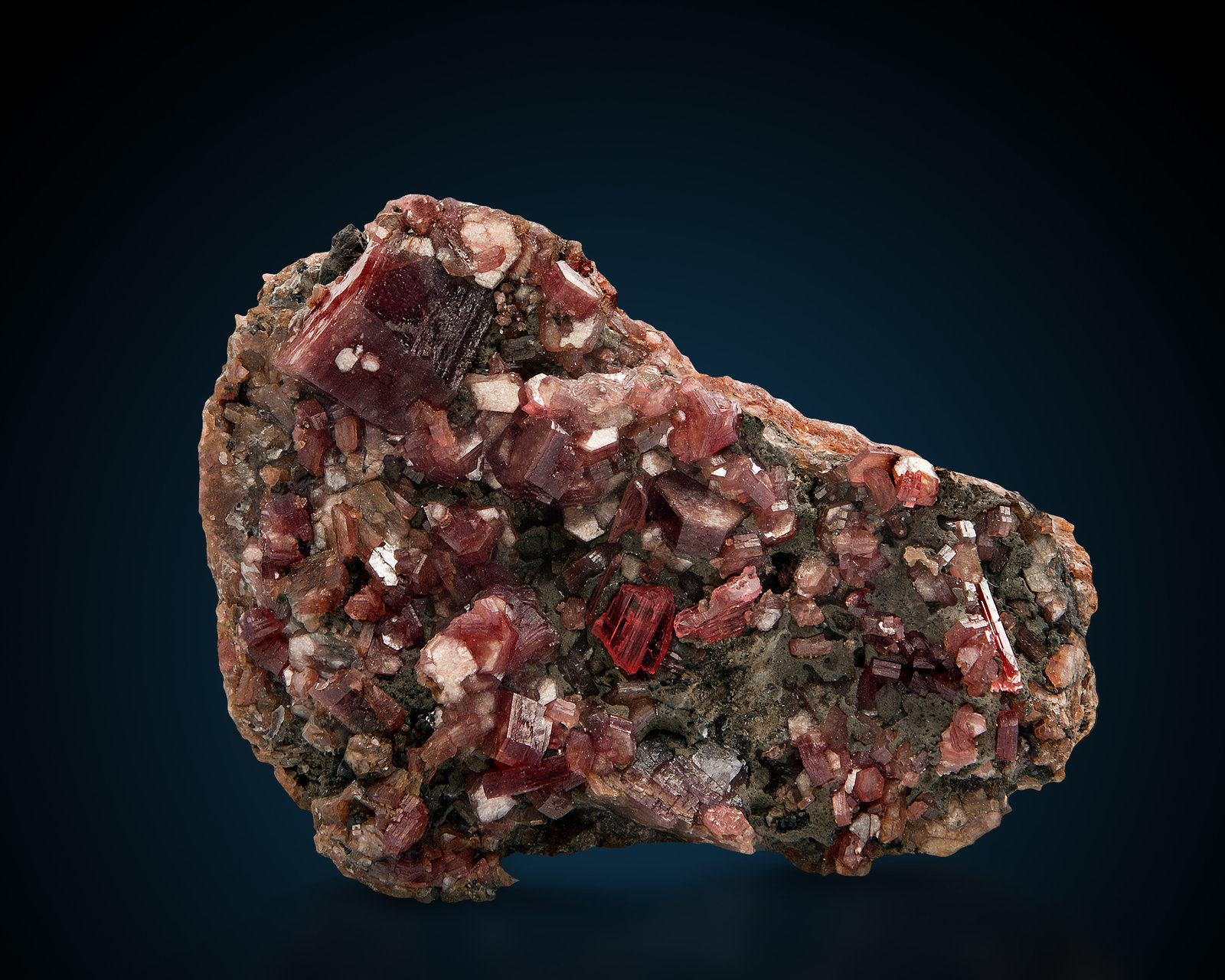 Pyrosmalite-(Mn) and Rhodonite
5,0 x 7,0 x 3,0 cm
(Autor: MIM Museum)
