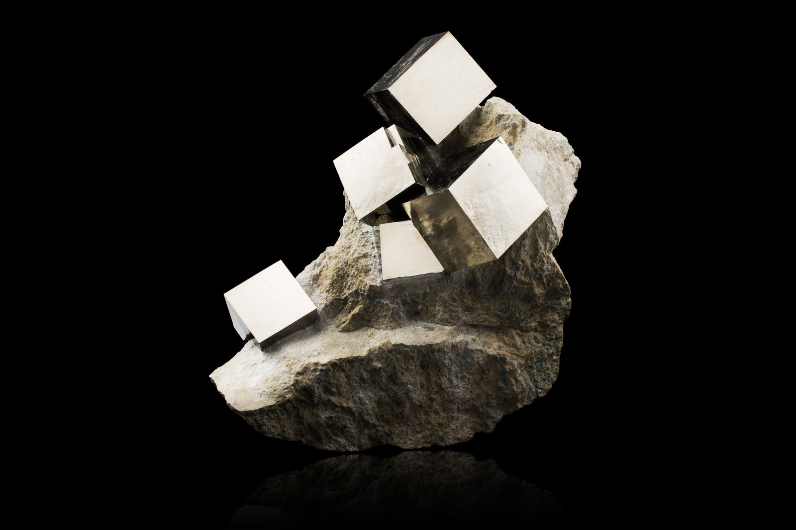 Pyrite
22,5	x	12,0	x	21,5	cm
(Autor: MIM Museum)