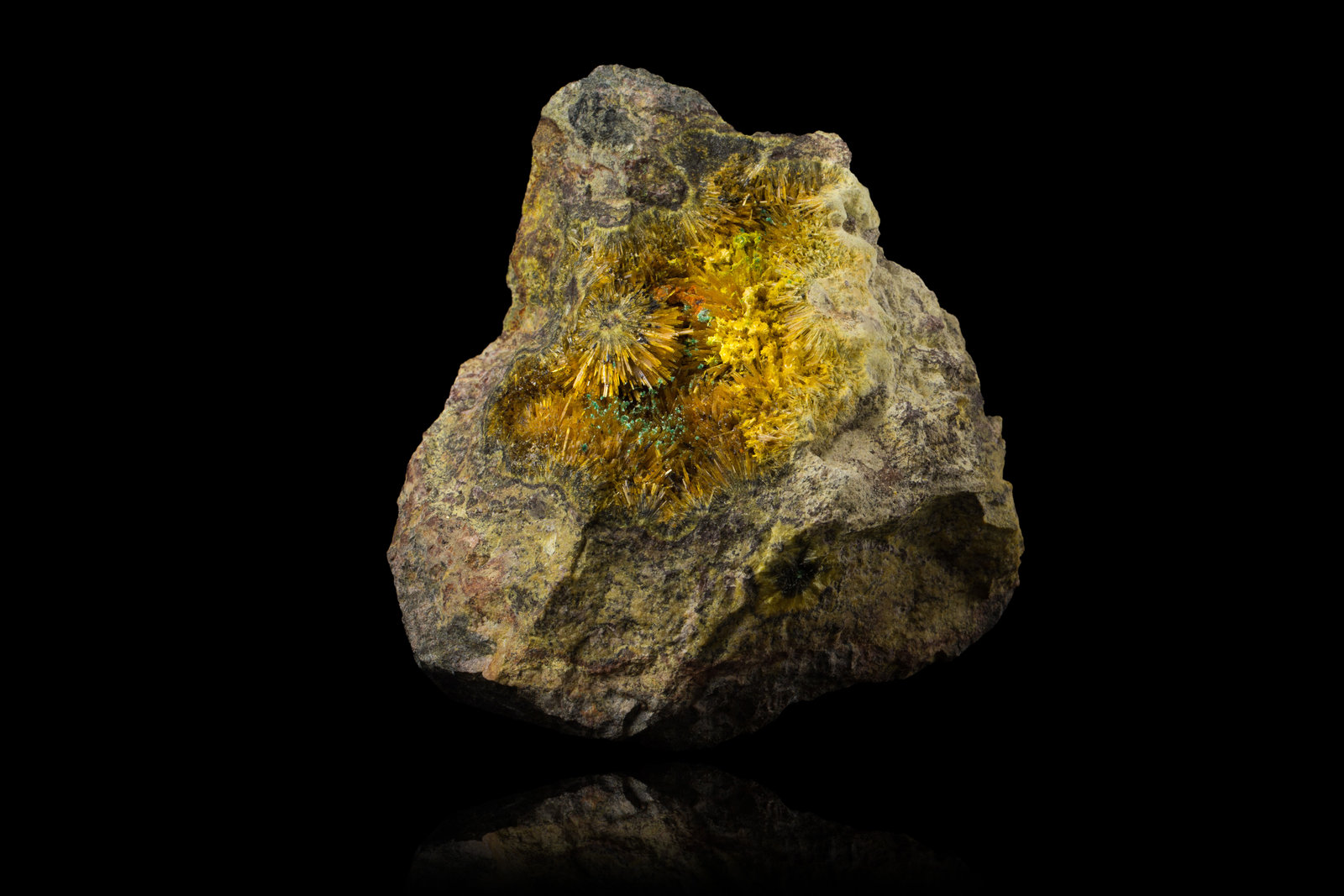 Uranophane with Guilleminite
12,0	x	11,0	x	9,0	cm
(Autor: MIM Museum)