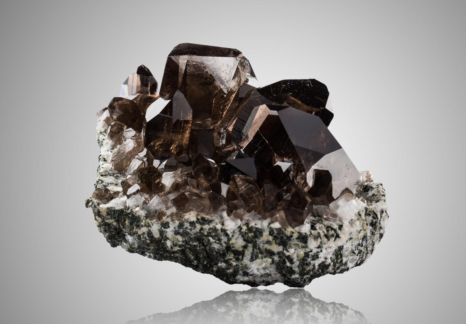 Quartz (variety gwindel)
13,5	x	10,0	x	8,0	cm
(Autor: MIM Museum)