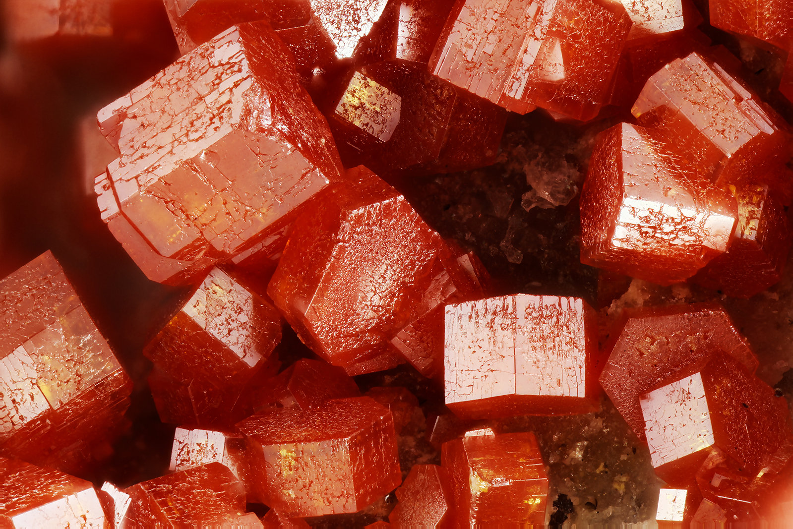 Vanadinite
FOV = 4.0 mm
(Autor: Doug)