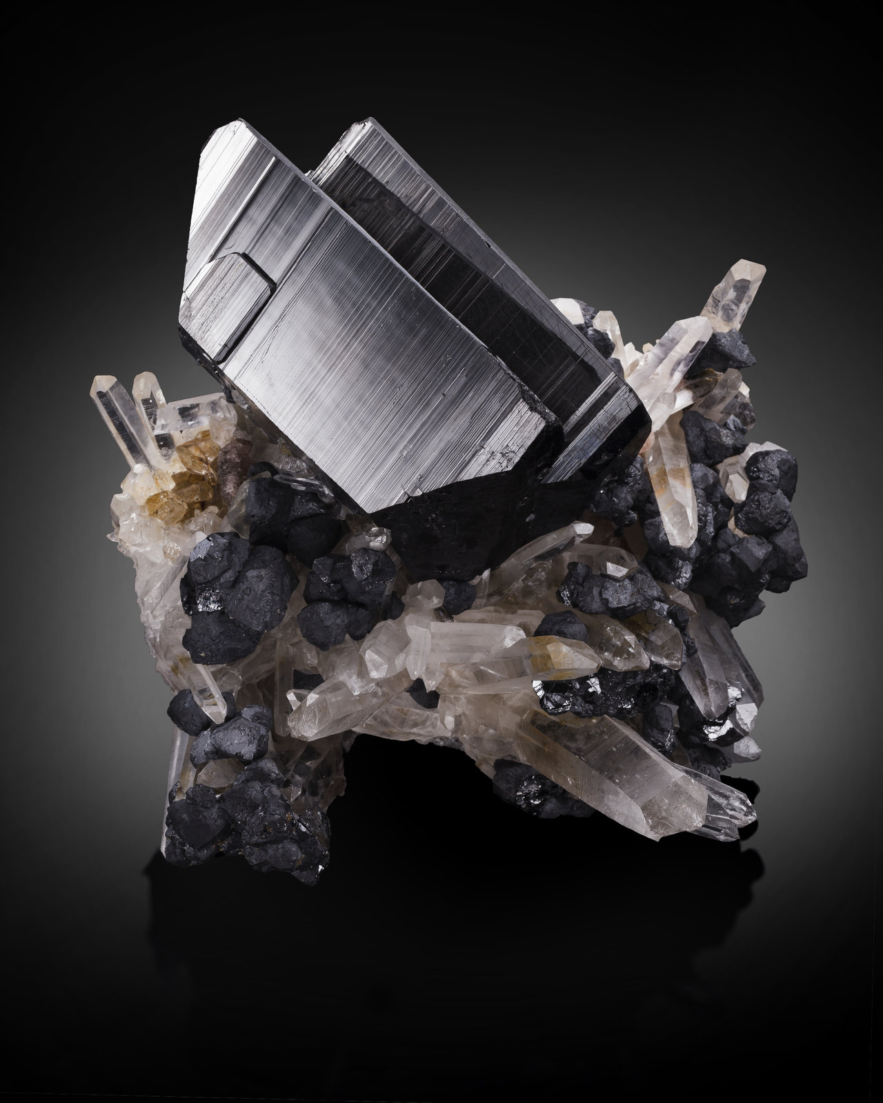 Ferberite
17,0	x	17,0	x	12,0	cm
(Autor: MIM Museum)