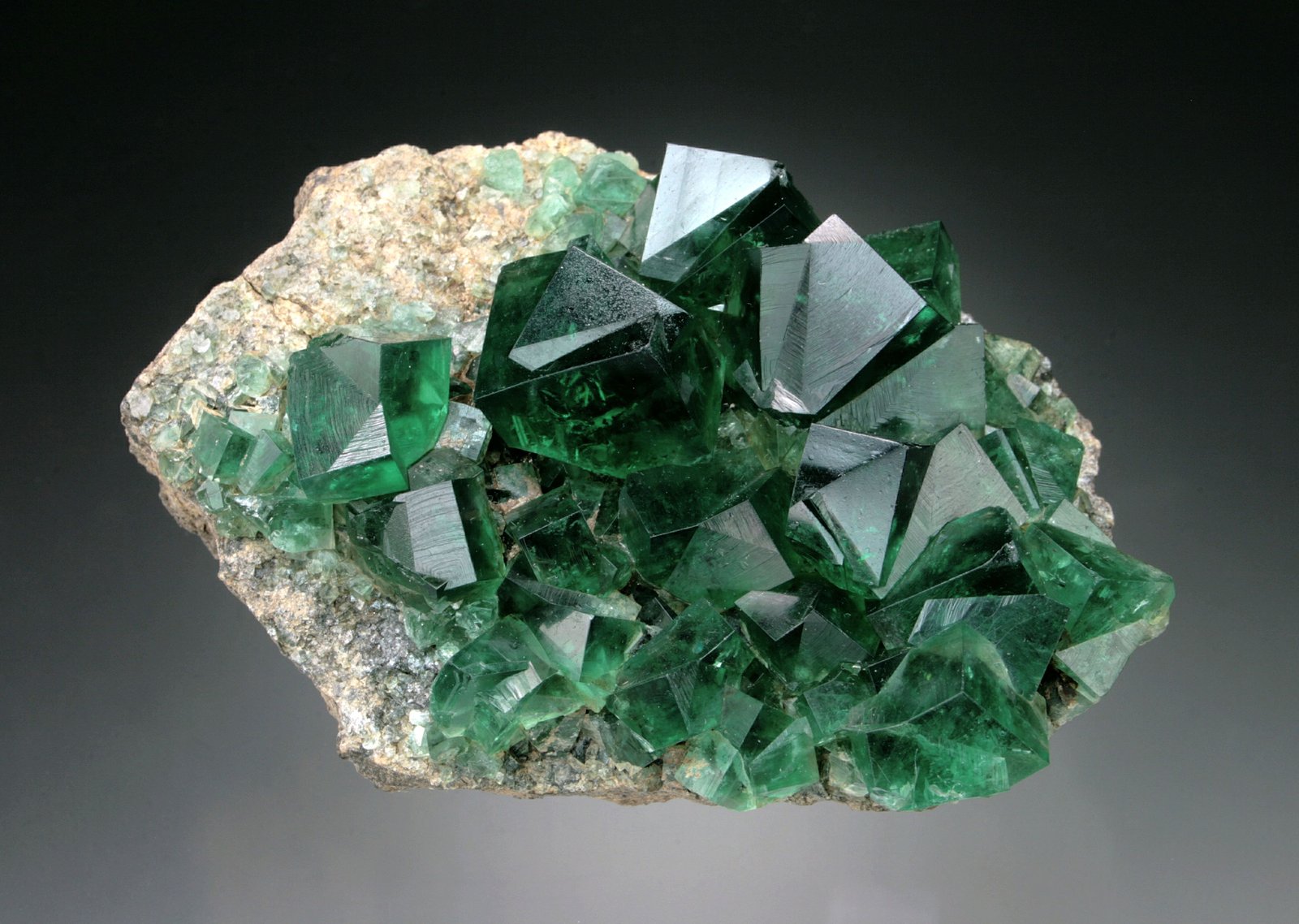 Fluorite
11x6x4 cm overall size
(Autor: Jesse Fisher)