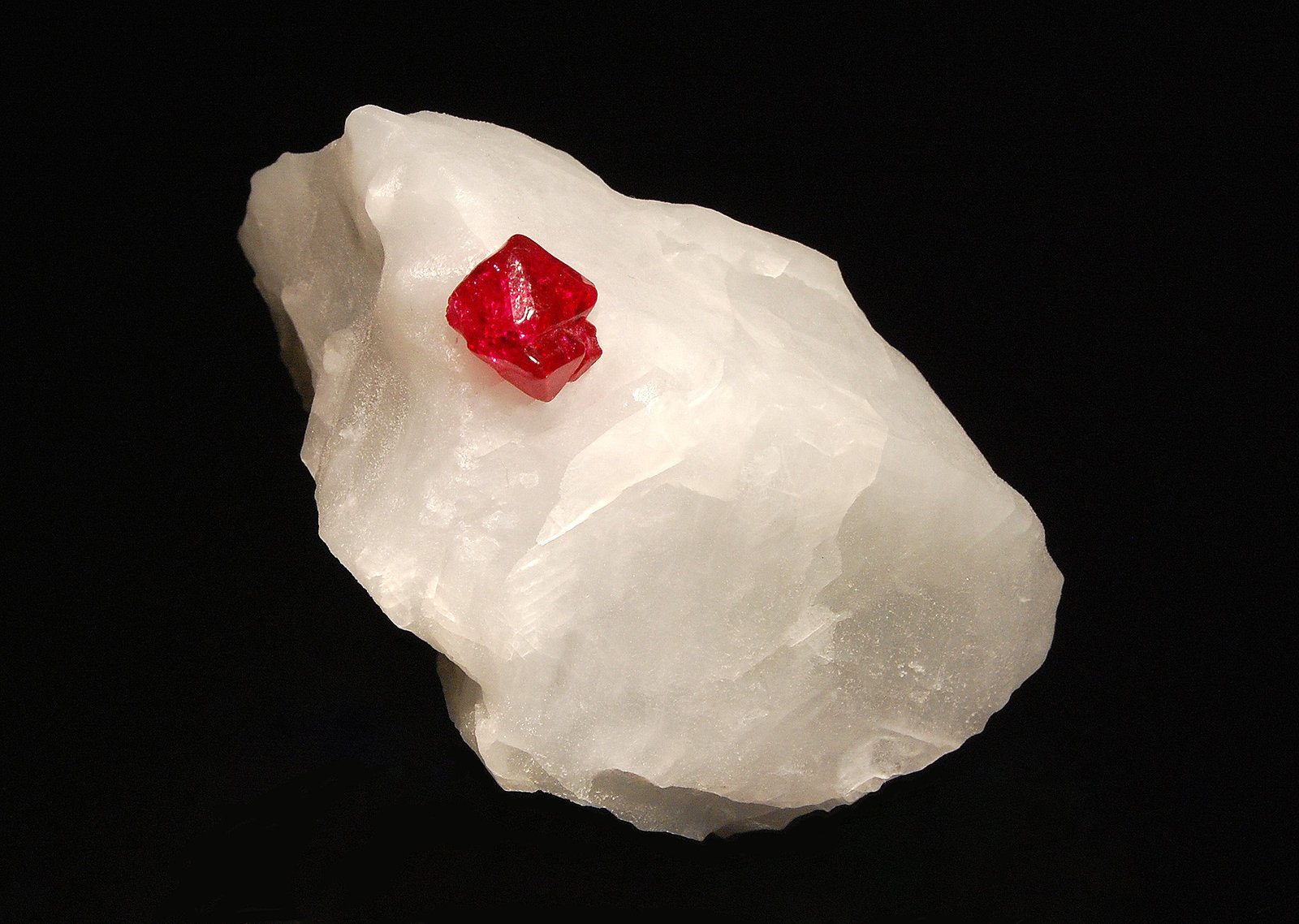 Spinel
4.3 x 6.4 cm
(Autor: Michael Shaw)