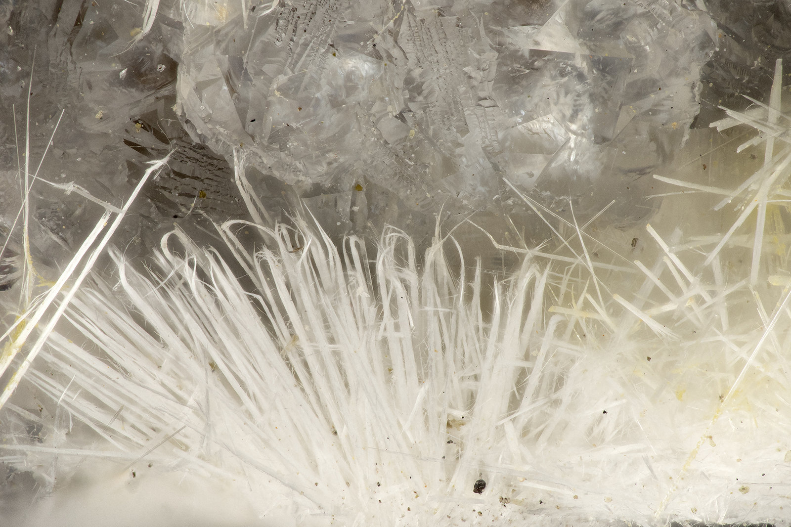 Mesolite, 'Chabazite'
FOV = 3.4 mm
(Autor: Doug)
