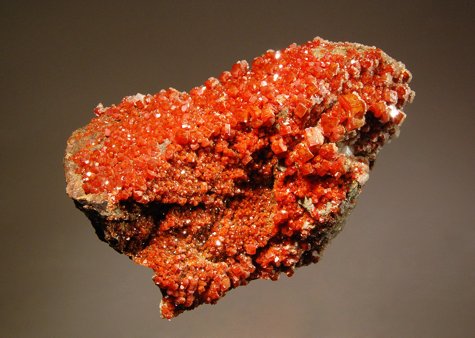 Vanadinite
4.5 x 7.5 cm
(Autor: Michael Shaw)