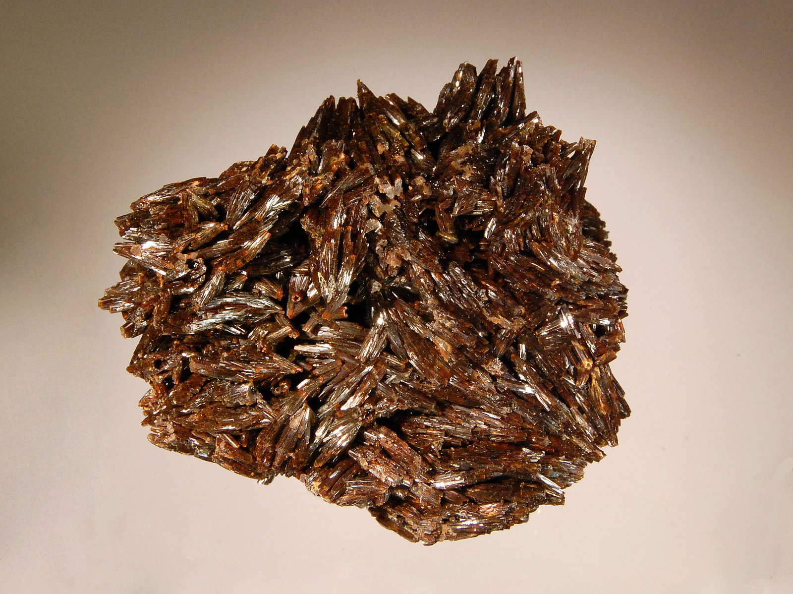 Vanadinite
7.5 x 8.0 cm
(Autor: Michael Shaw)