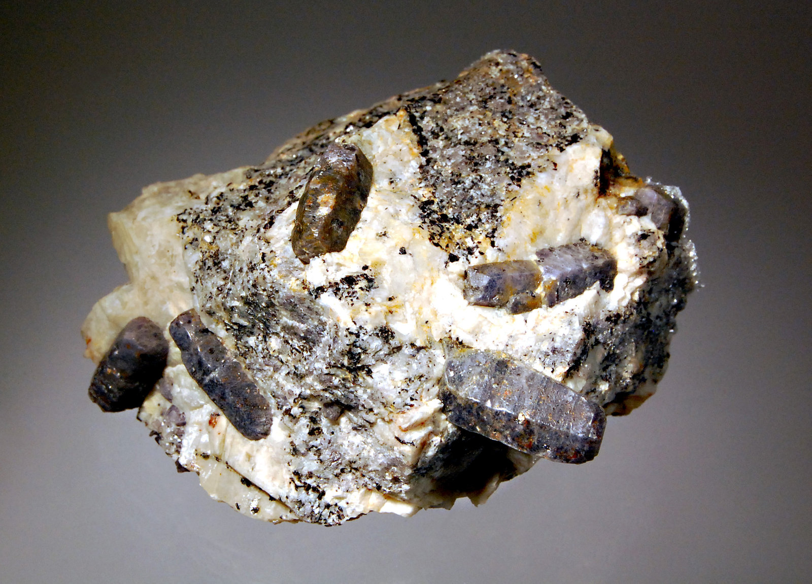 Corundum
6.0 x 7.8 cm
(Autor: Michael Shaw)