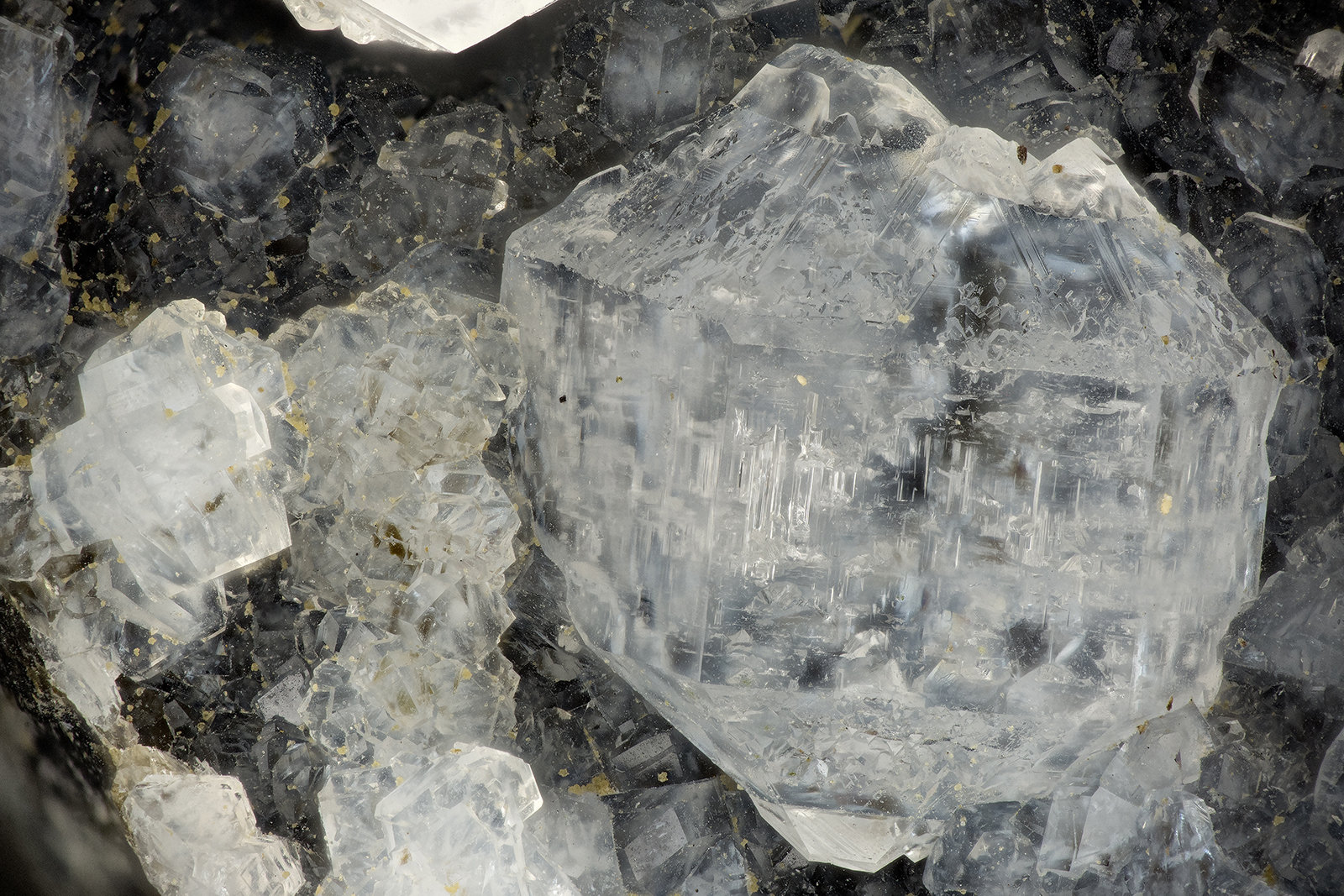 Gmelinite, Phillipsite
FOV = 4.2 mm
(Autor: Doug)