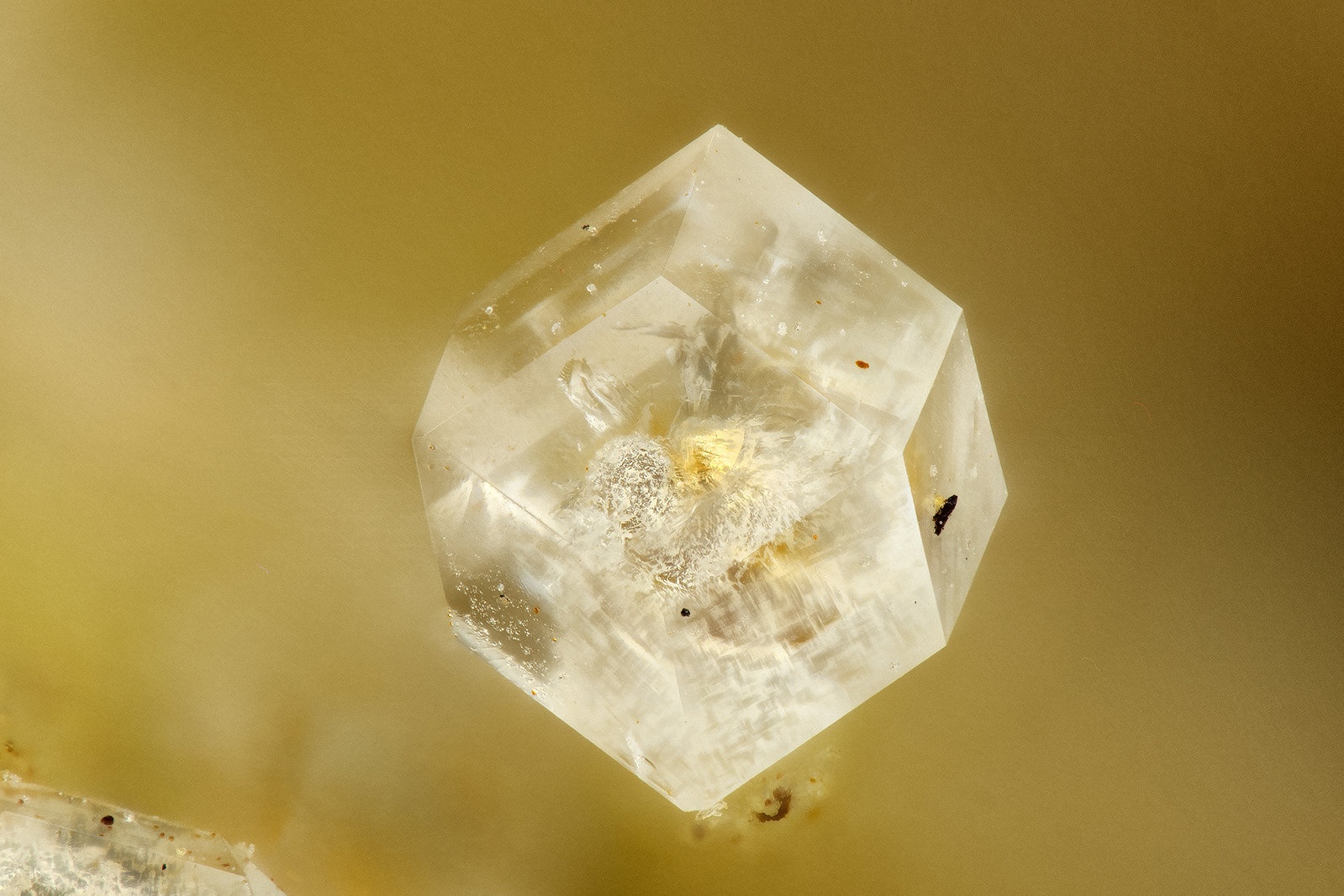 Paulingite-Ca
FOV = 1.2 mm
(Autor: Doug)