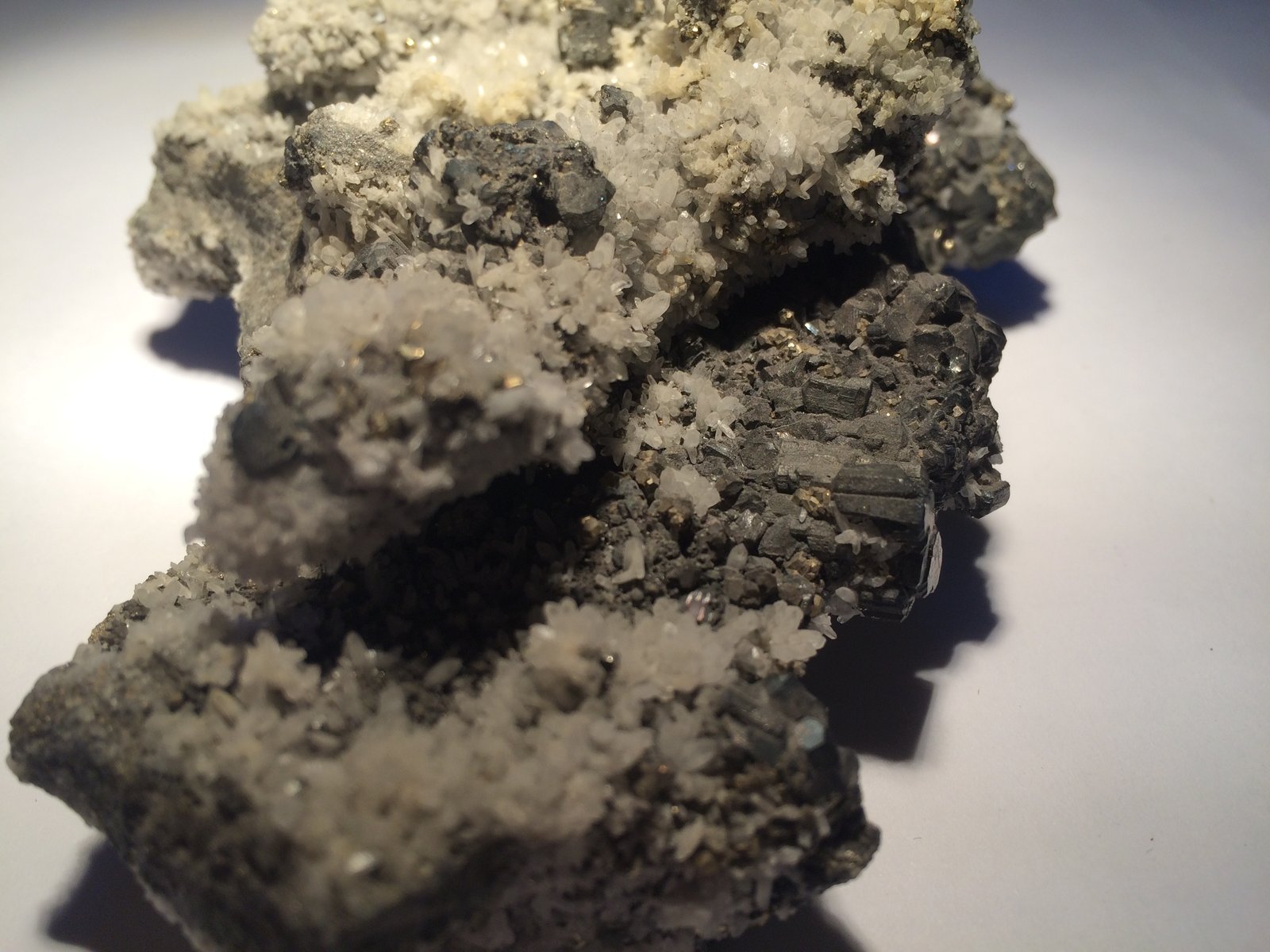 Bournonite, Pyrite, Calcite
134 mm x 97 mm x 60 mm
(Autor: Robert Seitz)