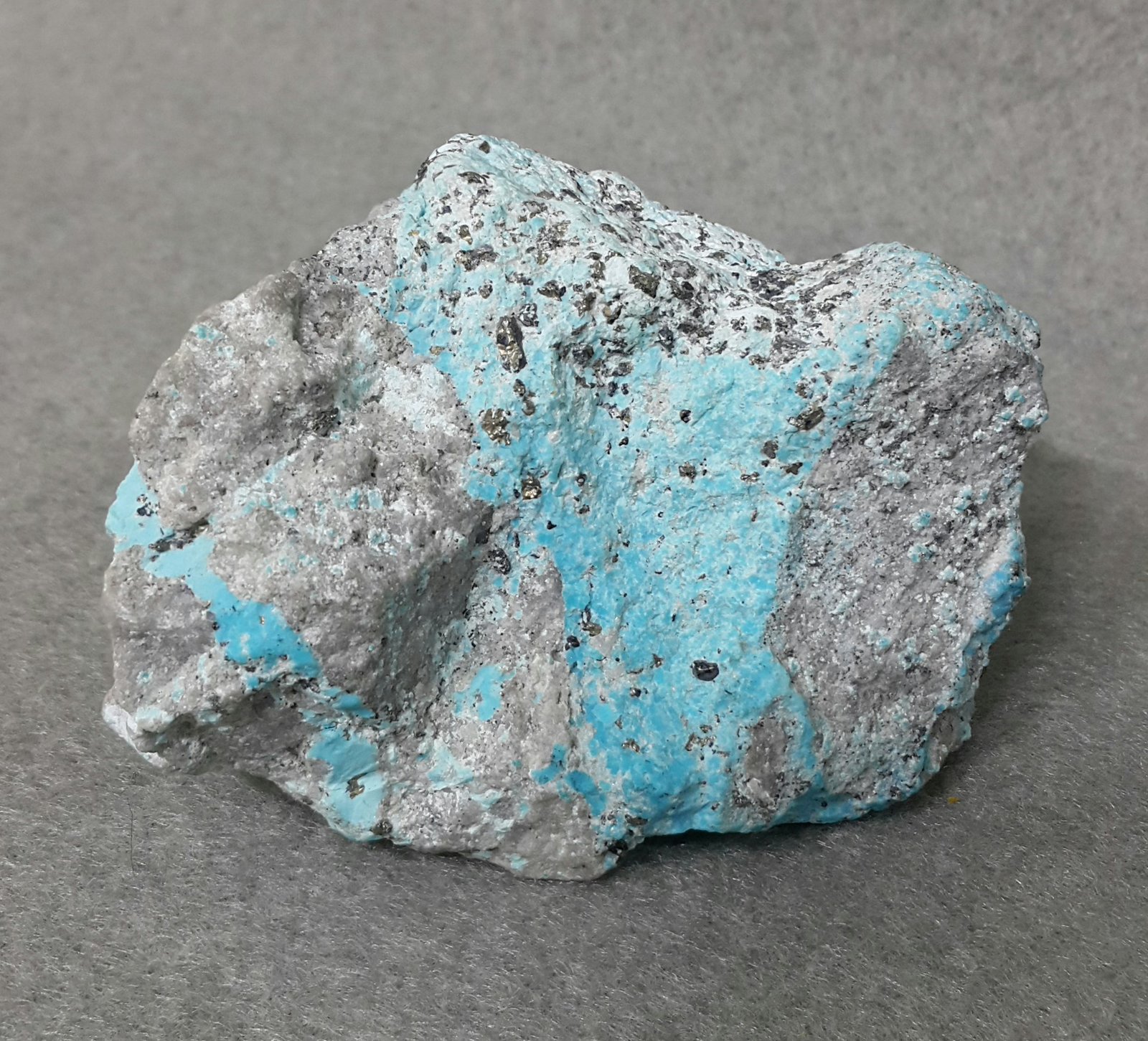 Turquoise
6 * 5 *  5 cm
(Autor: h.abbasi)