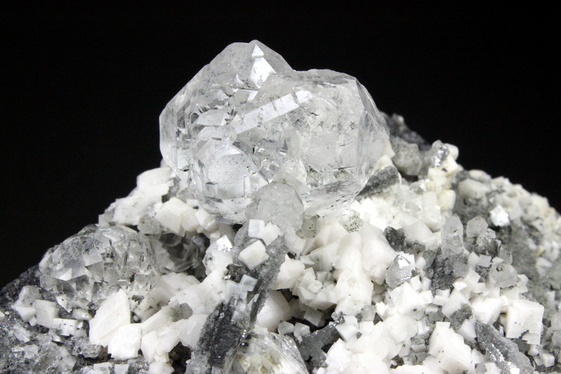 Fluorite, Quartz, Dolomite
8 x 10 x 5.5 cm
(Autor: Don Lum)