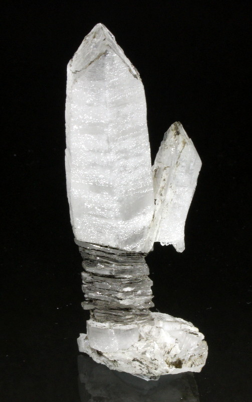Quartz, Calcite, Hedenbergite
6.8 x 2.6 x 2.4 cm
(Autor: Don Lum)