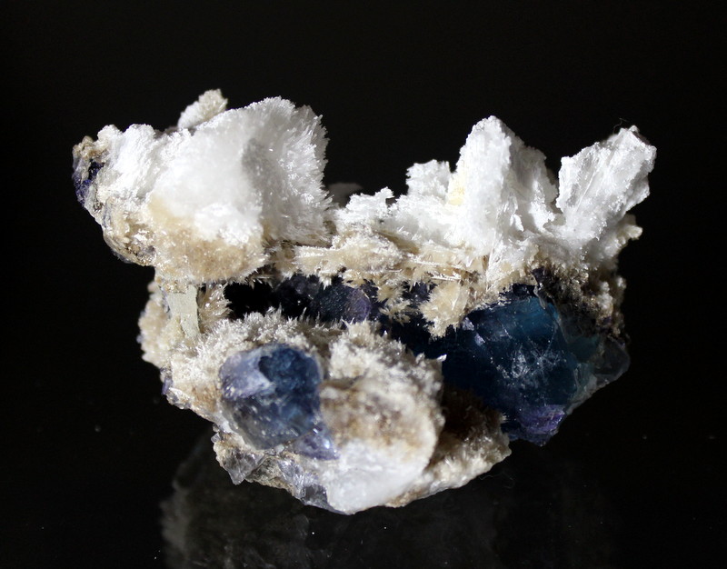 Strontianite, Fluorite
8.0 x 5.5 x 4.5 cm
(Autor: Don Lum)