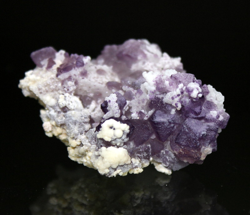 Fluorite, Quartz
5.3 x 5.0 cm
(Autor: Don Lum)