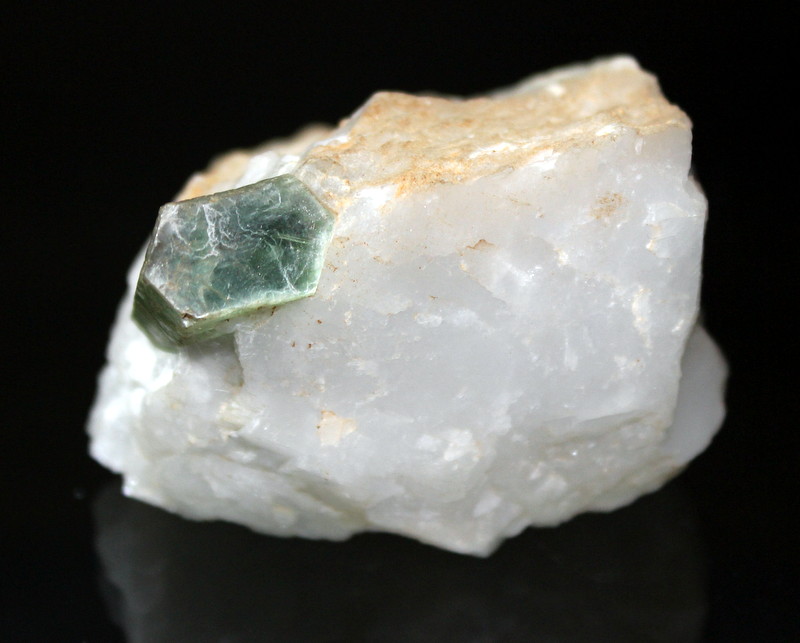 Phlogopite
7.6 x 7.0 x 4.1 cm
(Autor: Don Lum)