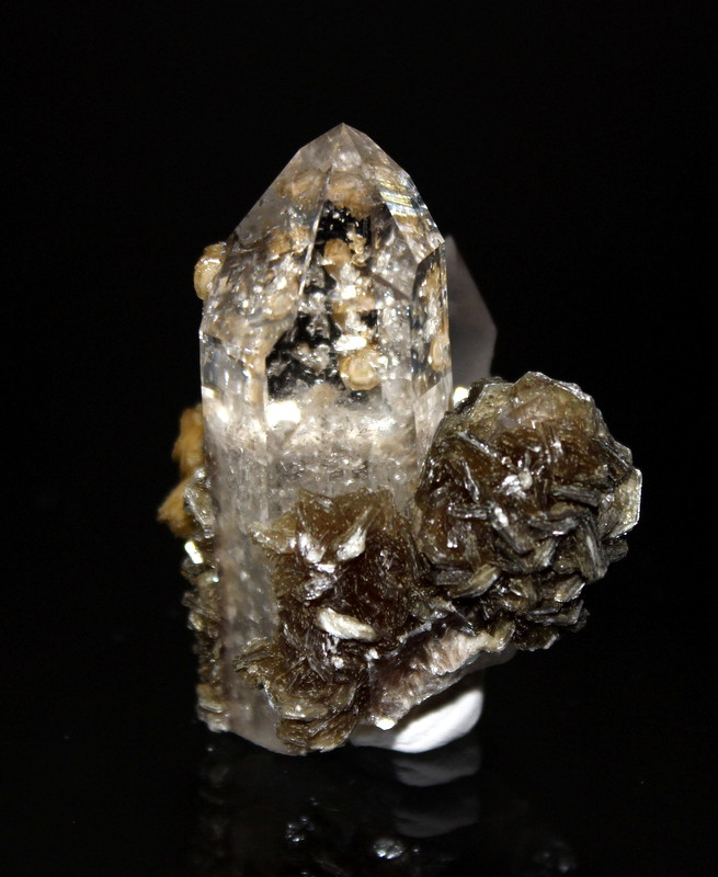 Quartz, Siderite
5.2 x 4.2 cm
(Autor: Don Lum)